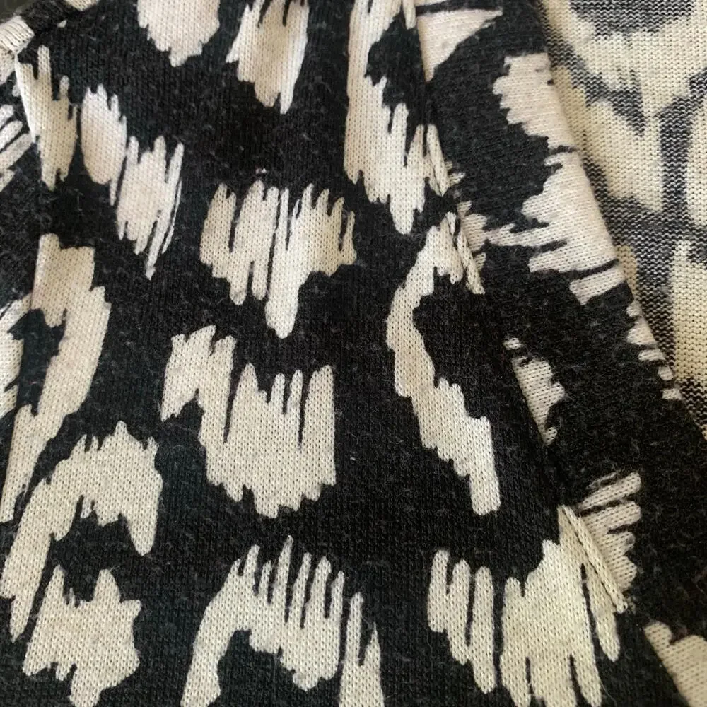 Ruby Rd. Black and White Pattern Handkerchief Style Top Size XL - Picture 6 of 6